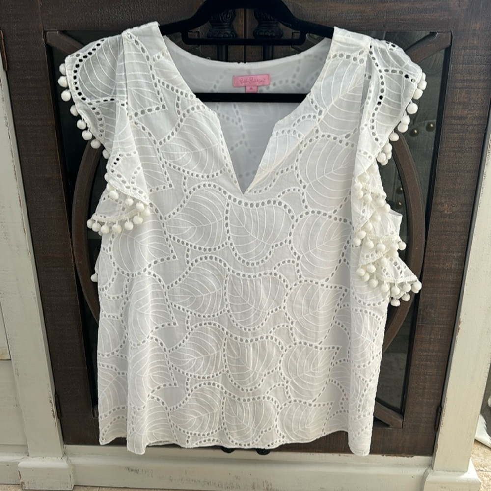 Lilly Pulitzer white palm leaf embroidered top. EEUC